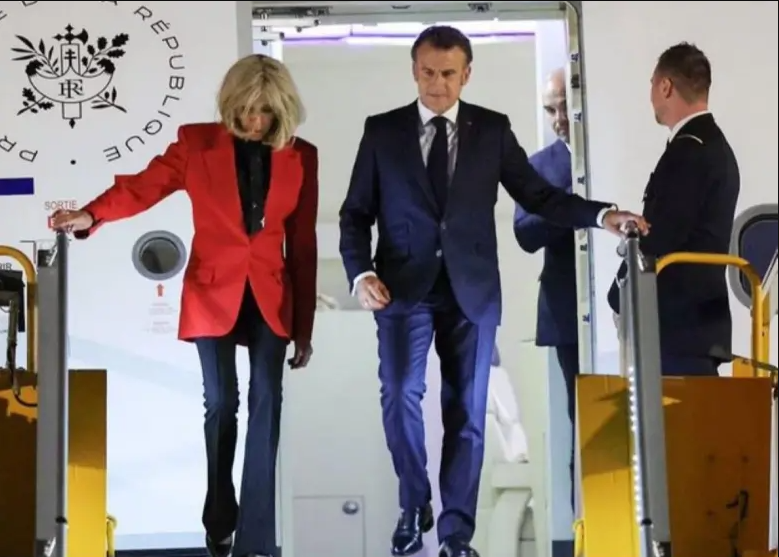 Presidente francés Emmanuel Macron, y su esposa