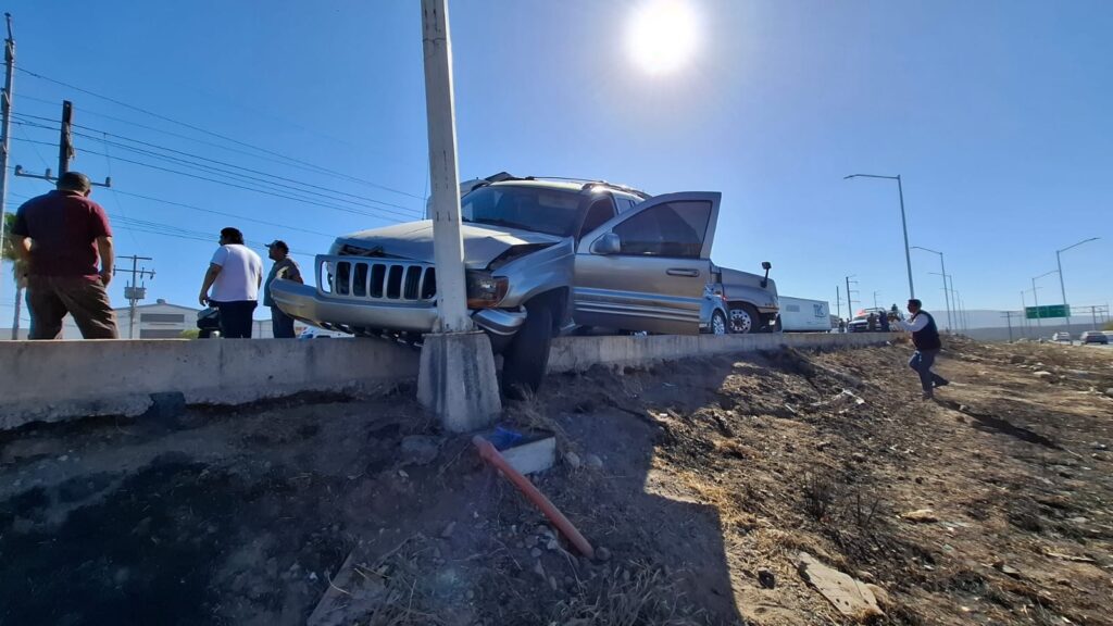 Carambola entre tráiler y dos autos
