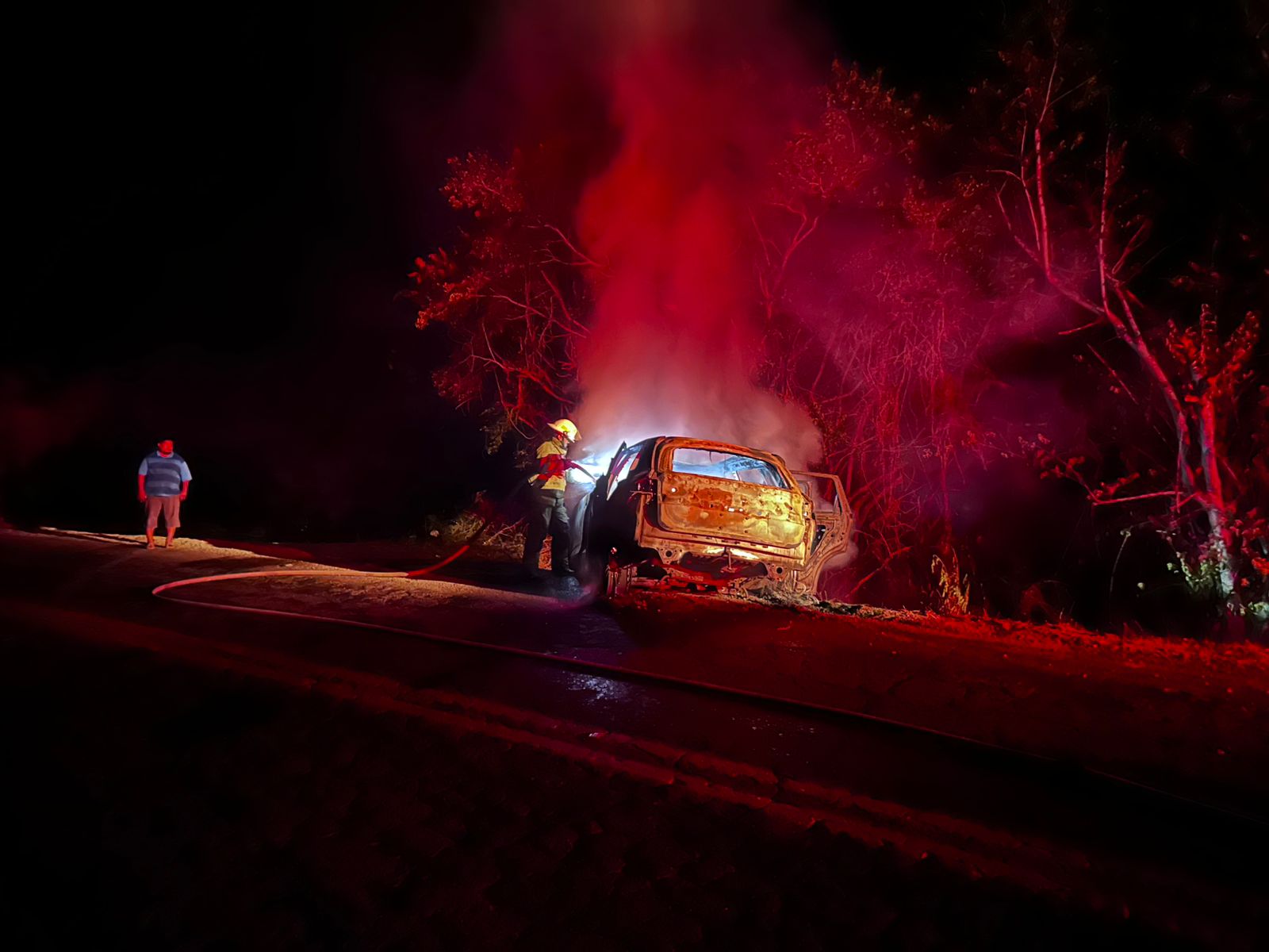 Choca camioneta contra camión torton, cerca de Las Garzas