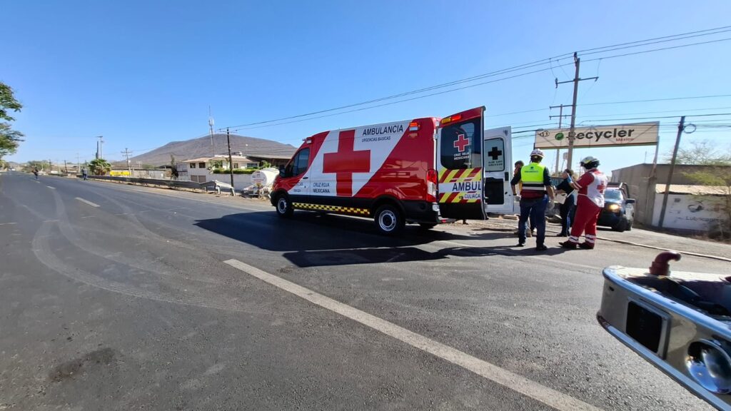 Chofer de tráiler derrumba una caseta y deja a una mujer sin vida y dos lesionados al sur de Culiacán
