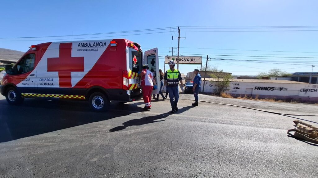 Chofer de tráiler derrumba una caseta y deja a una mujer sin vida y dos lesionados al sur de Culiacán