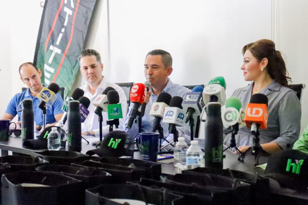 Autoridades del Ayuntamiento de Ahome, sector privado que funge como patrocinador de dicha carrera estuvieron presentes en la conferencia de prensa
