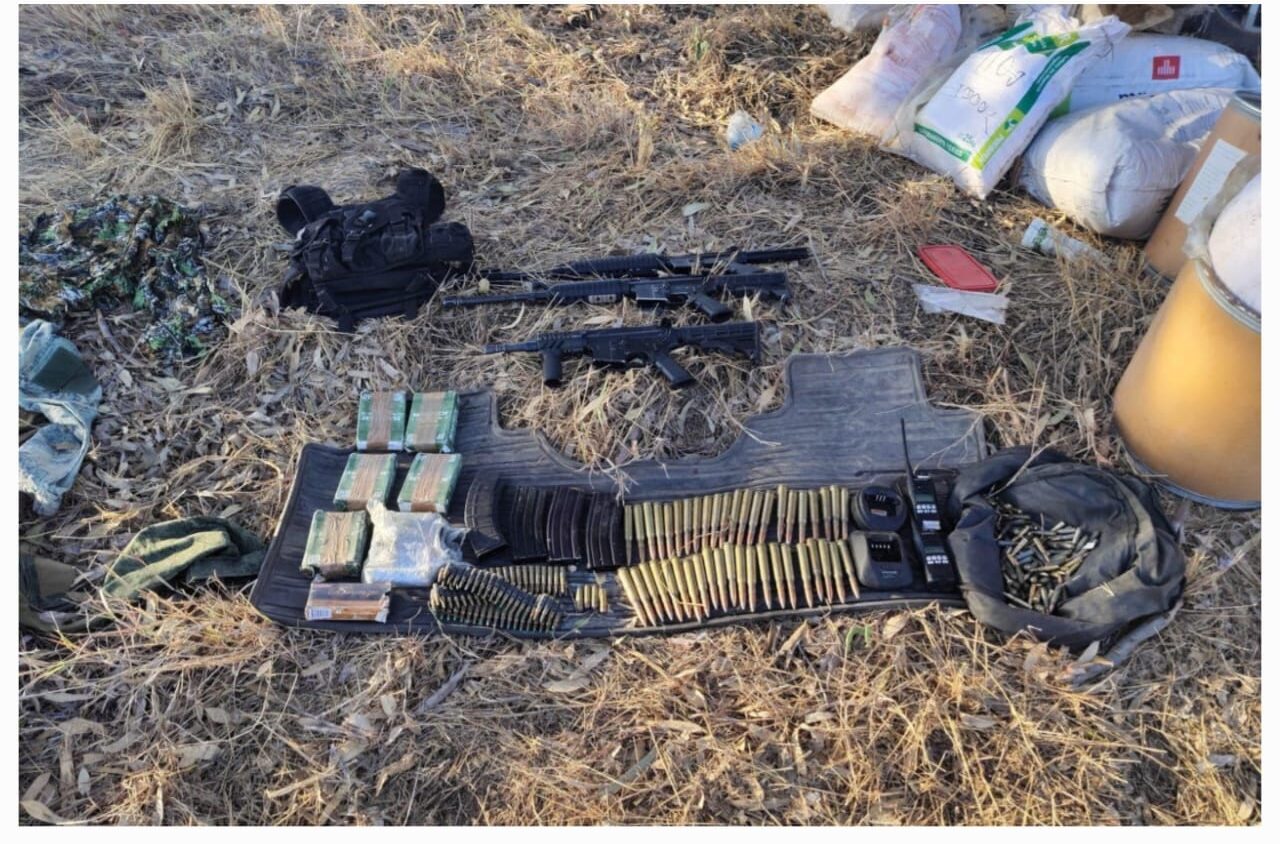 Con operativos por tierra y aire aseguran vehículos, armas y precursores químicos en Culiacán