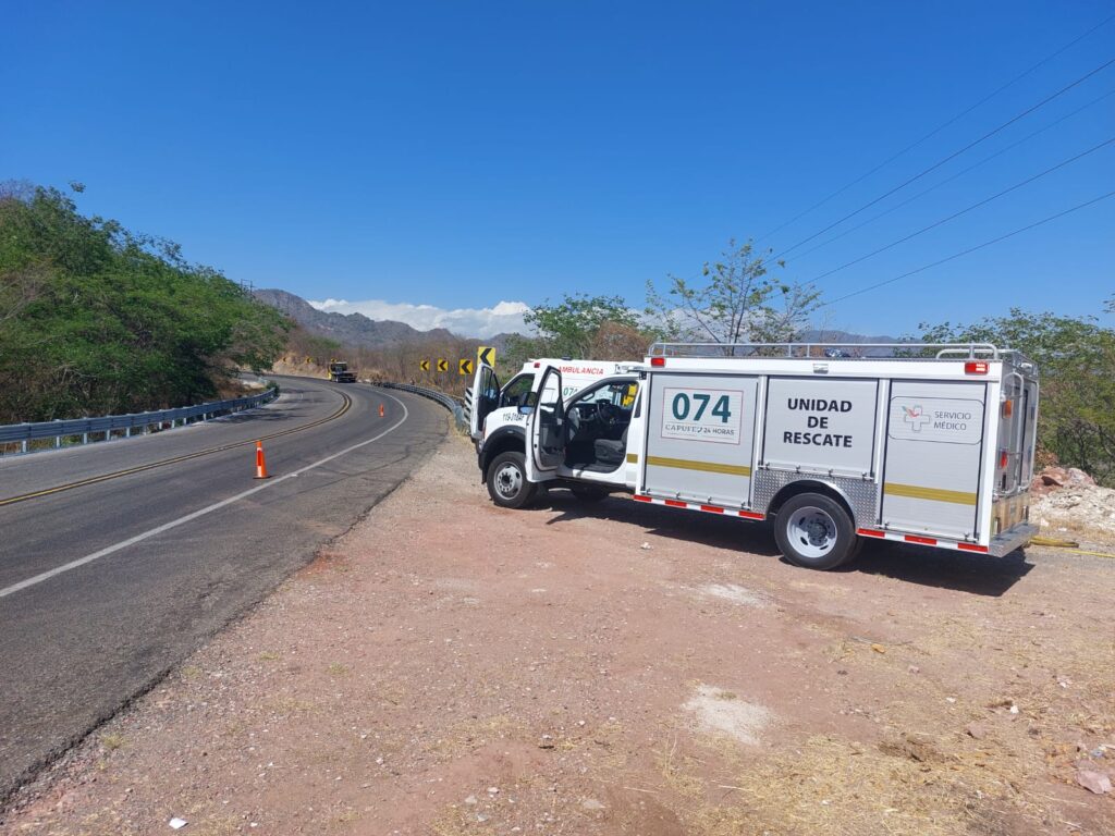 Conductor de tráiler con combustóleo muere tras un accidente por la carretera Mazatlán-Durango