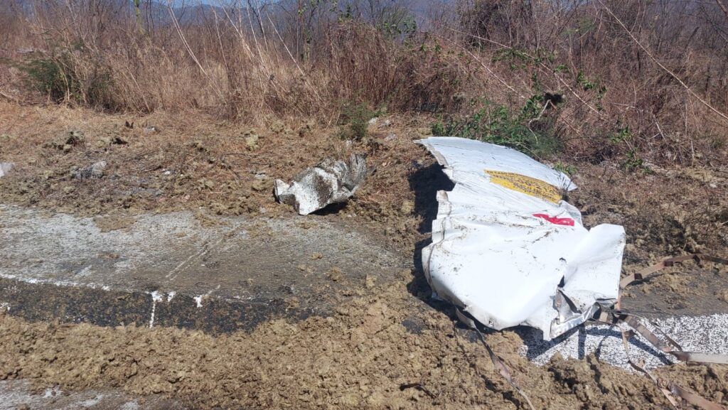 Conductor de tráiler con combustóleo muere tras un accidente por la carretera Mazatlán-Durango