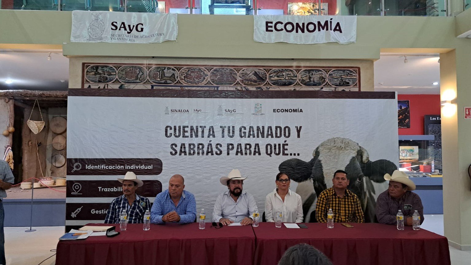Subsecretaría de Ganadería presentando en Guamúchil el programa Cuenta tu ganado y sabrás para qué.