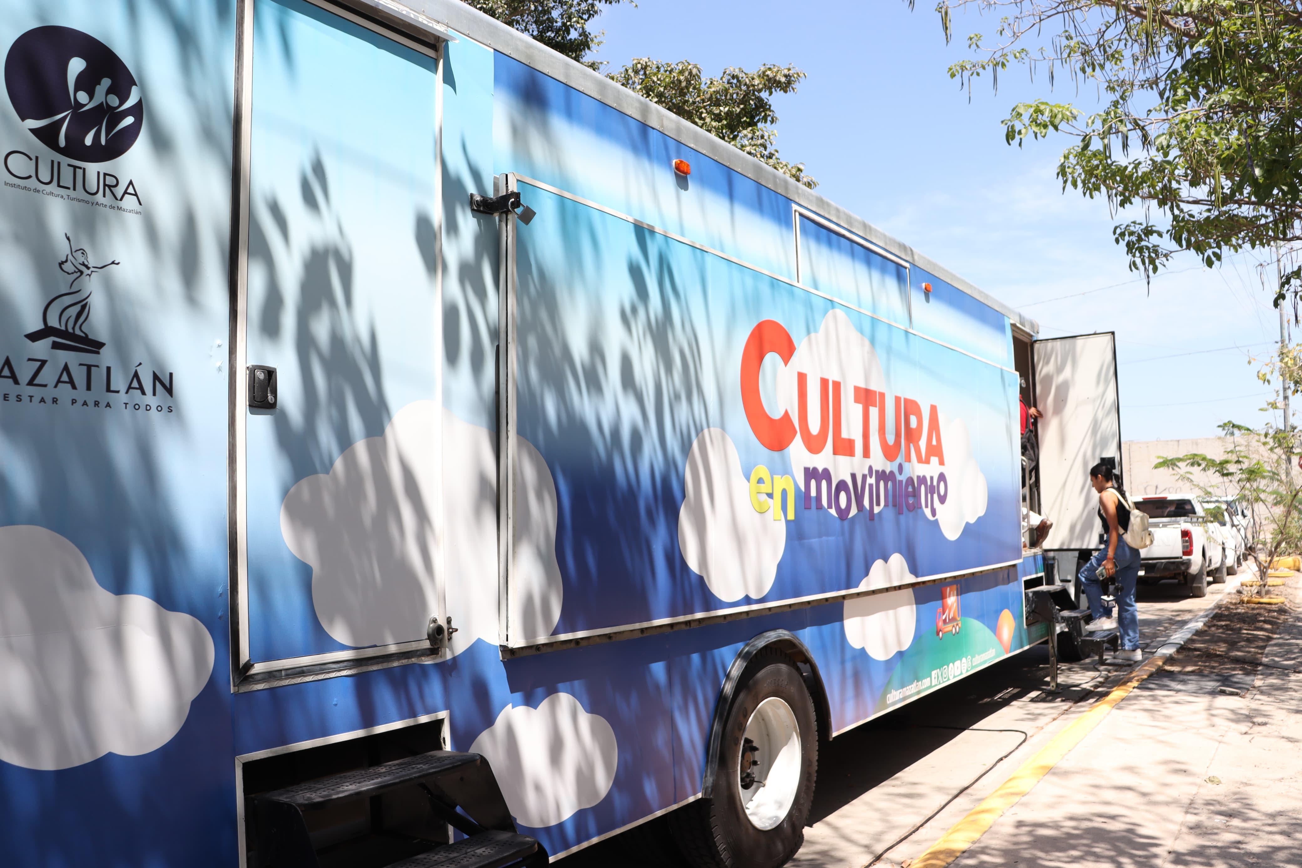 Camión del programa Cultura en Movimiento