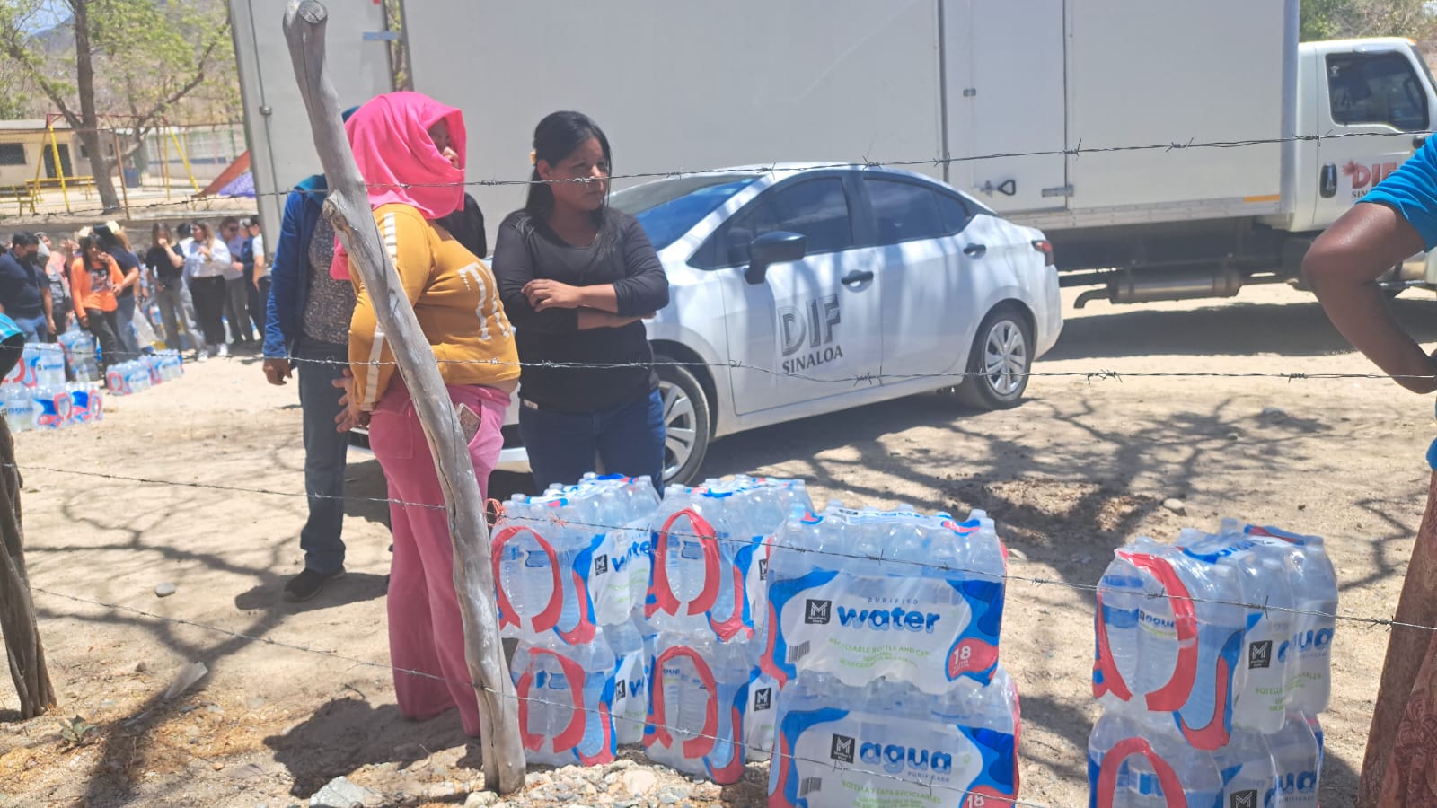 DIF Sinaloa inicia en Choix la entrega del agua recabada en el Aquatón 2025