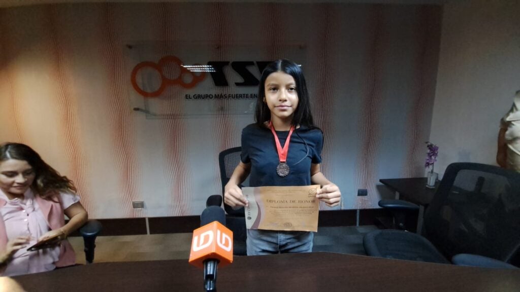  Danna Rendón gana medalla de bronce en Olimpiada Nacional de Matemáticas