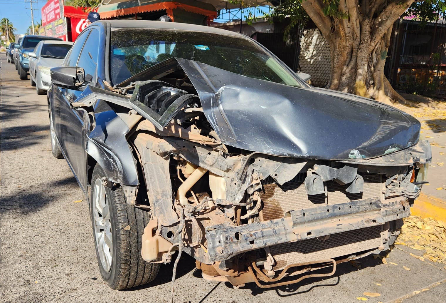 Daños valuados en 50 mil pesos tras accidente múltiple por invasión de carril en Los Mochis