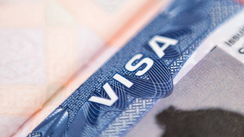 Detiene EU temporalmente la emisión de visas estudiantiles por revisión de redes sociales