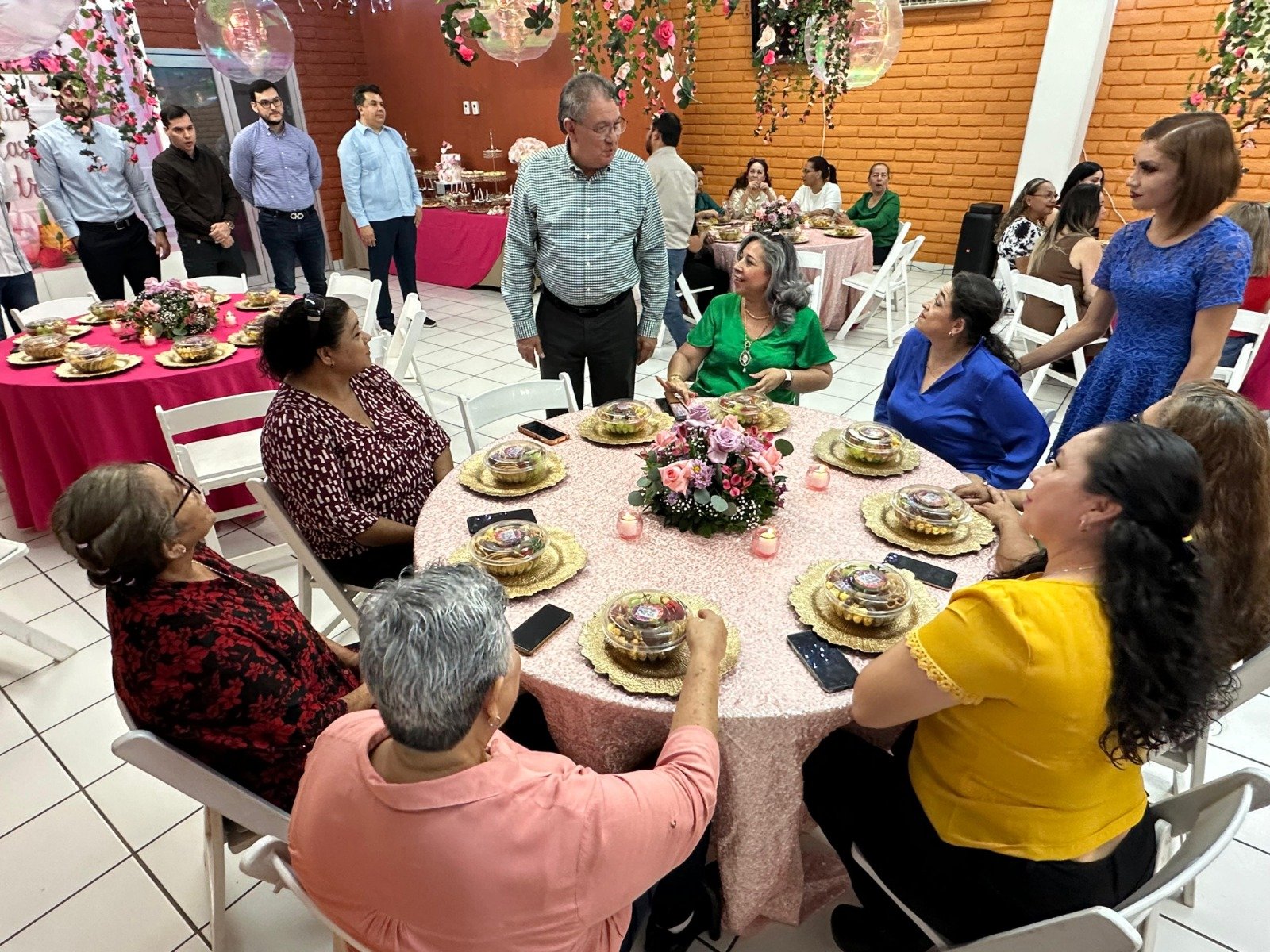 Celebración del Día de las Madres por parte de Unipol.