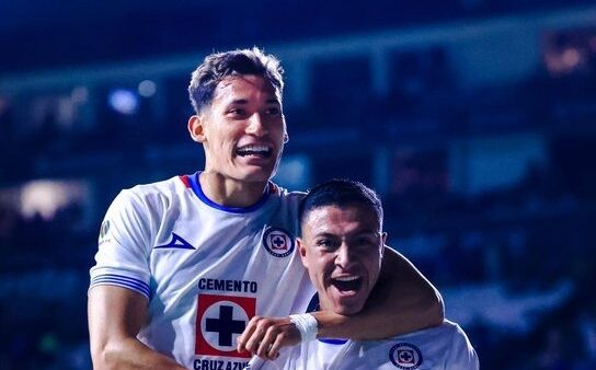 Doblete de Andrés Montaño guía a Cruz Azul para domar a La Fiera