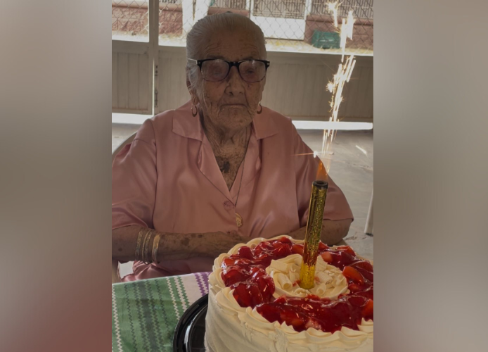 Celebración del cumpleaños de Doña Cruz