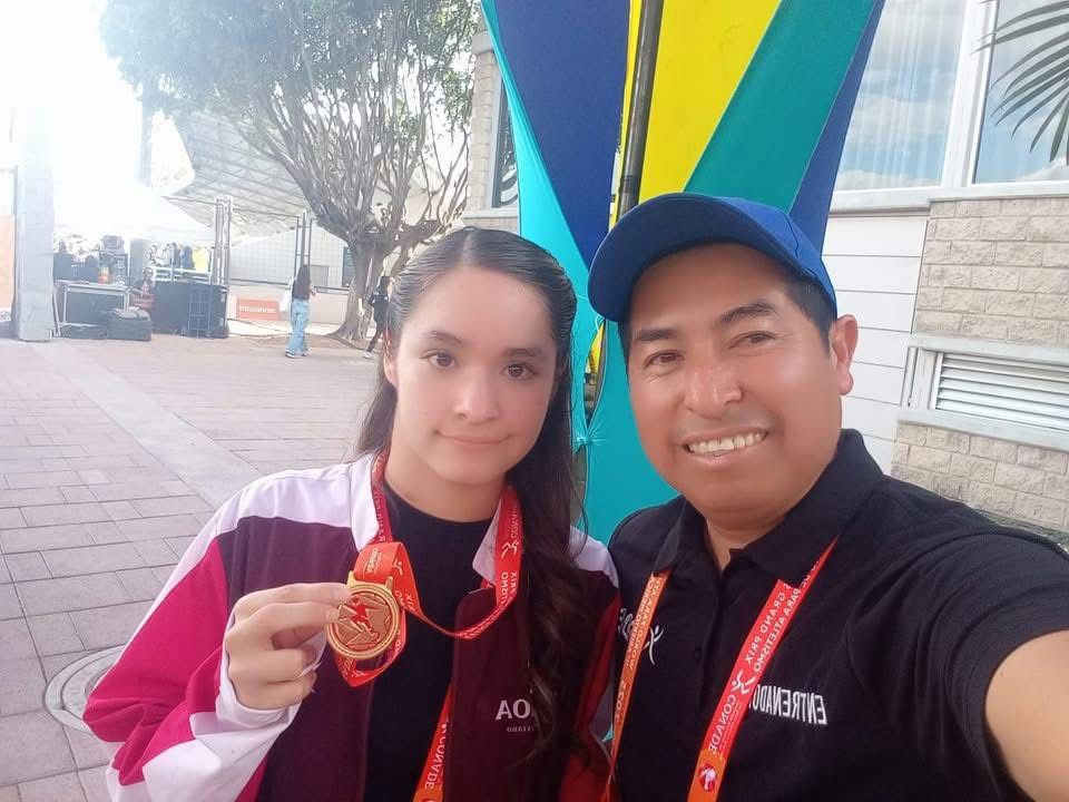 Edilene Quintero junto a su entrenador Martín Astorga.