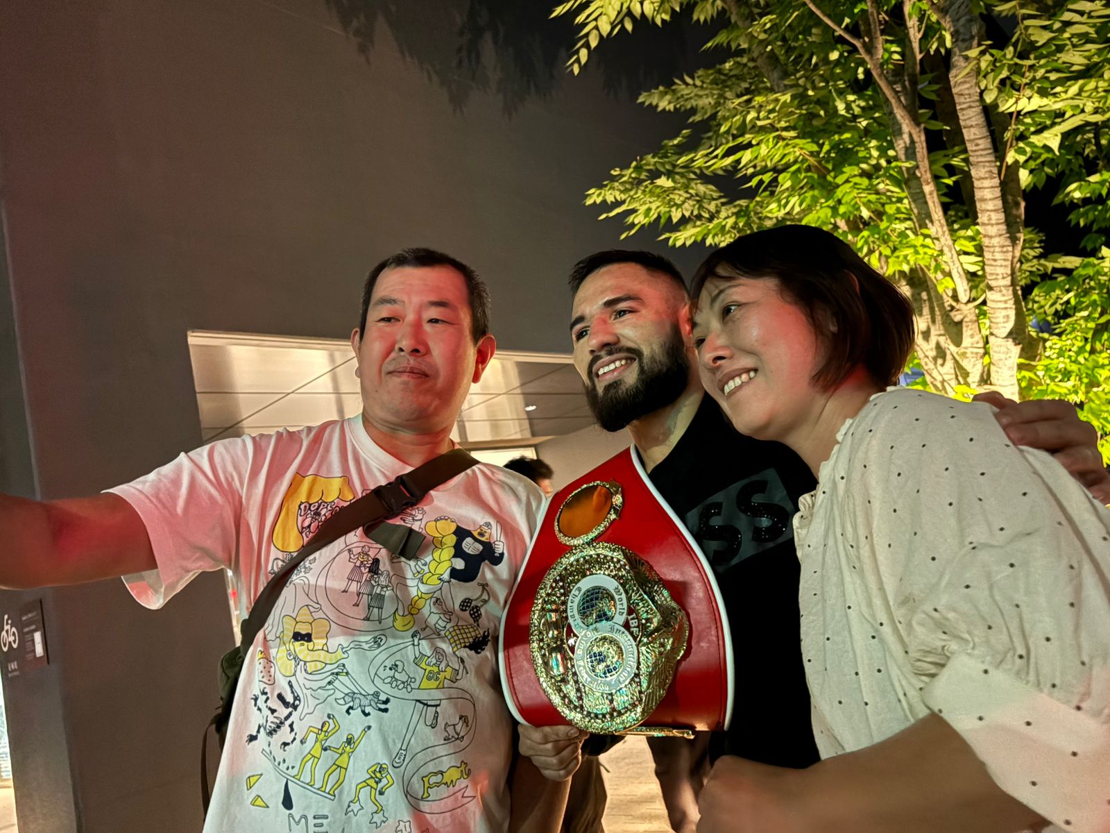 Eduardo “Sugar” Núñez con fans japoneses