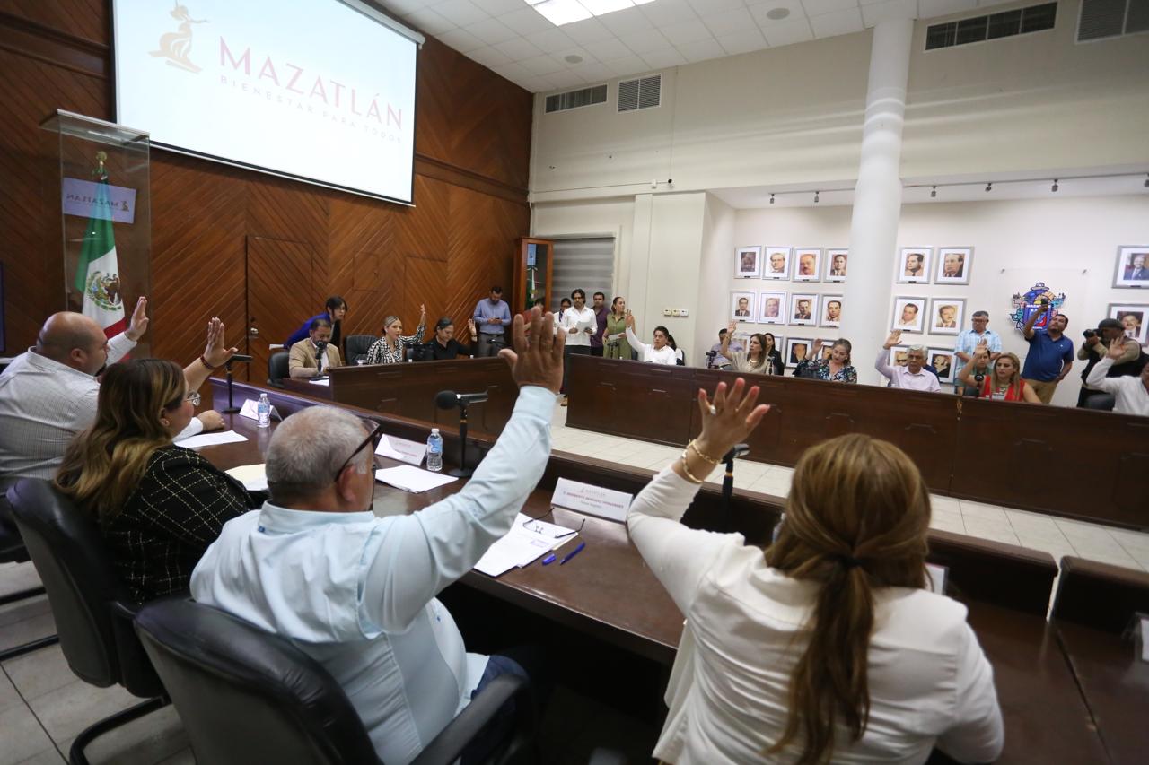 El Cabildo de Mazatlán aprobó los nombres de los cinco maestros y maestras que, por su destacada labor, serán inscritos en el Monumento Al Maestro