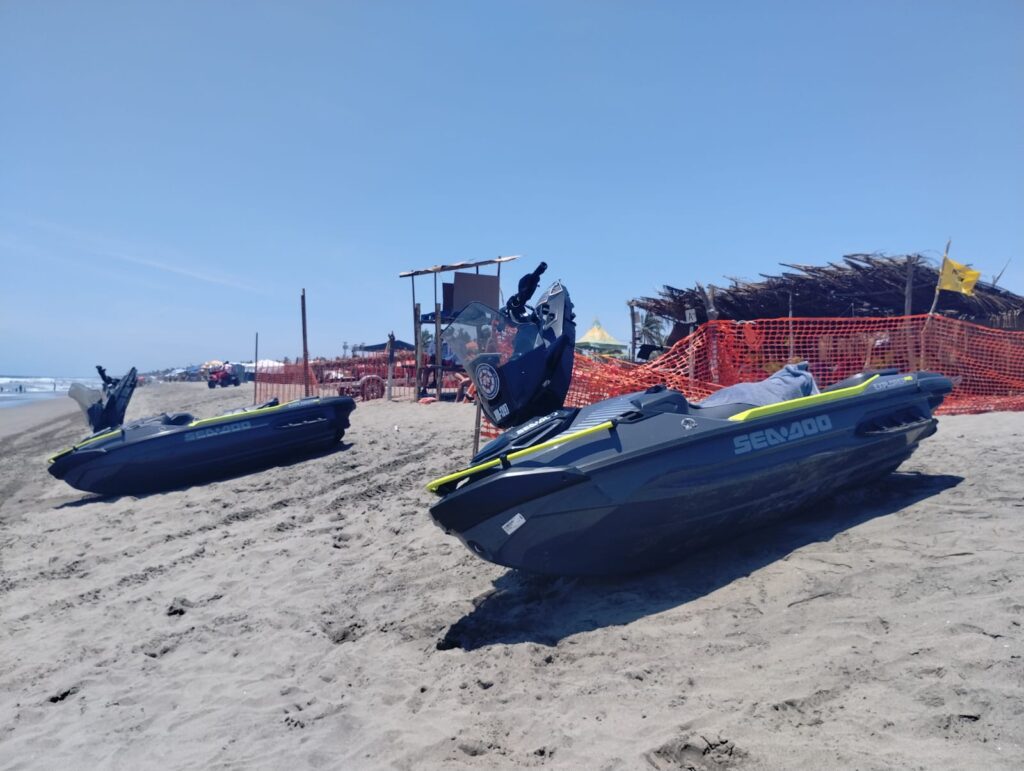 Elementos de PC y salvavidas se despliegan para dar seguridad en las Fiestas del Mar de Las Cabras