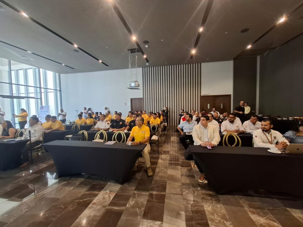 Elementos de Protección Civil, Cruz Roja y Bomberos Mazatlán se actualizan en prevención y auxilio