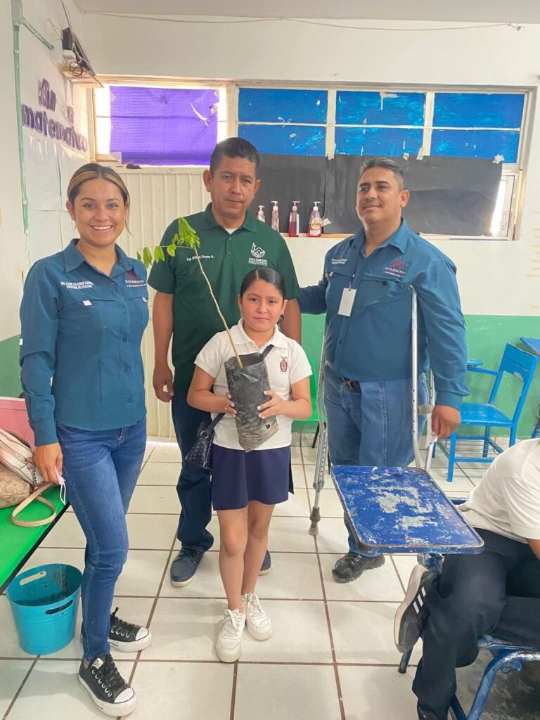 Estudiantes de primaria participan en actividades de cuidado al medio ambiente en JJR