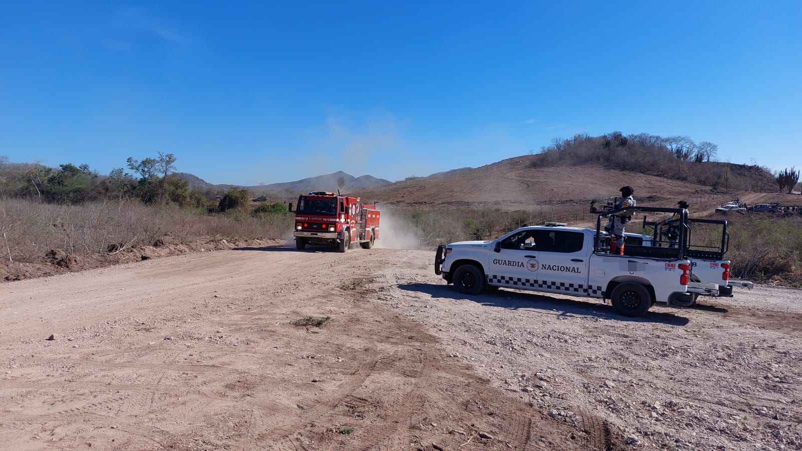 Bomberos y Guardia Nacional en el lugar de los hechos.