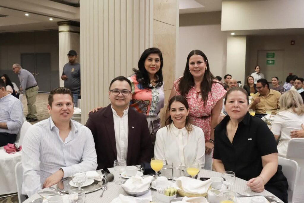 Festeja UAdeO a docentes y entrega reconocimiento a los mejor evaluados por los alumnos
