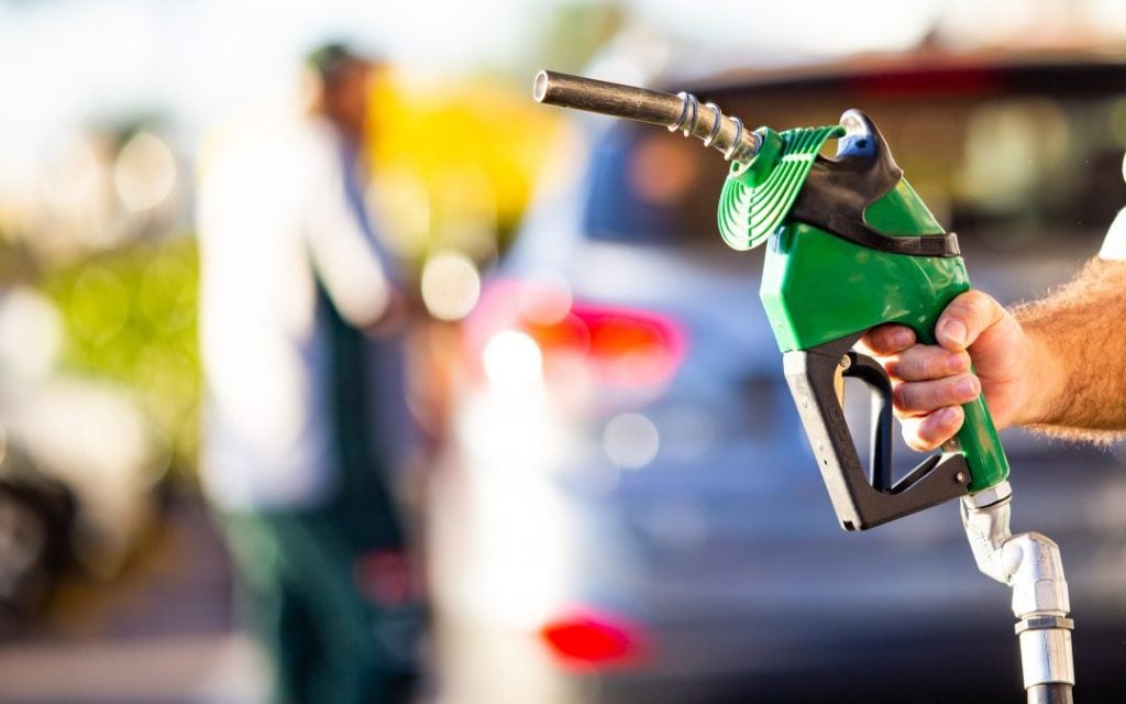 Carga de gasolina.