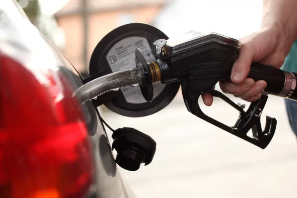 Carga de gasolina.