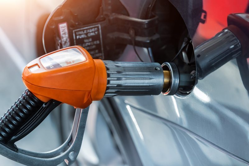 Carga de gasolina.