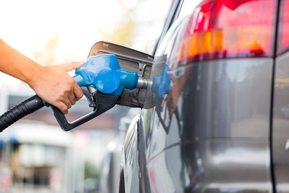 Carga de gasolina.