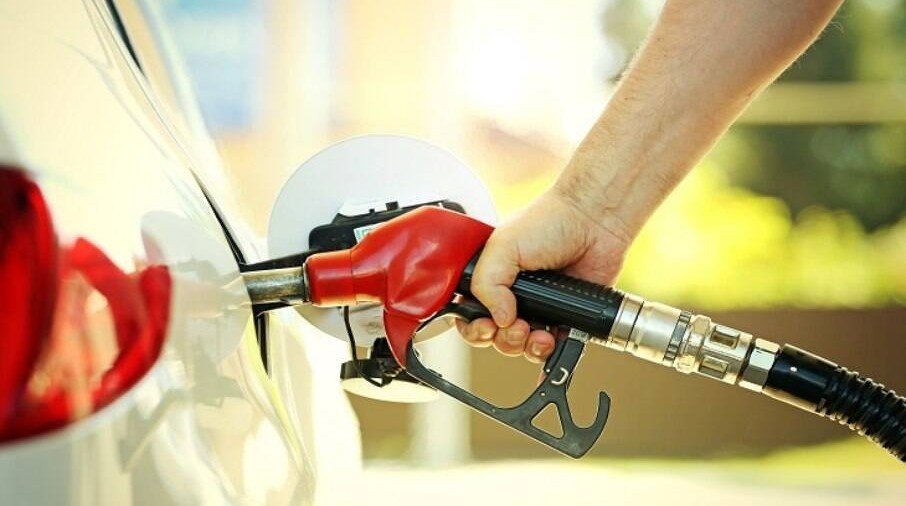 Carga de gasolina.
