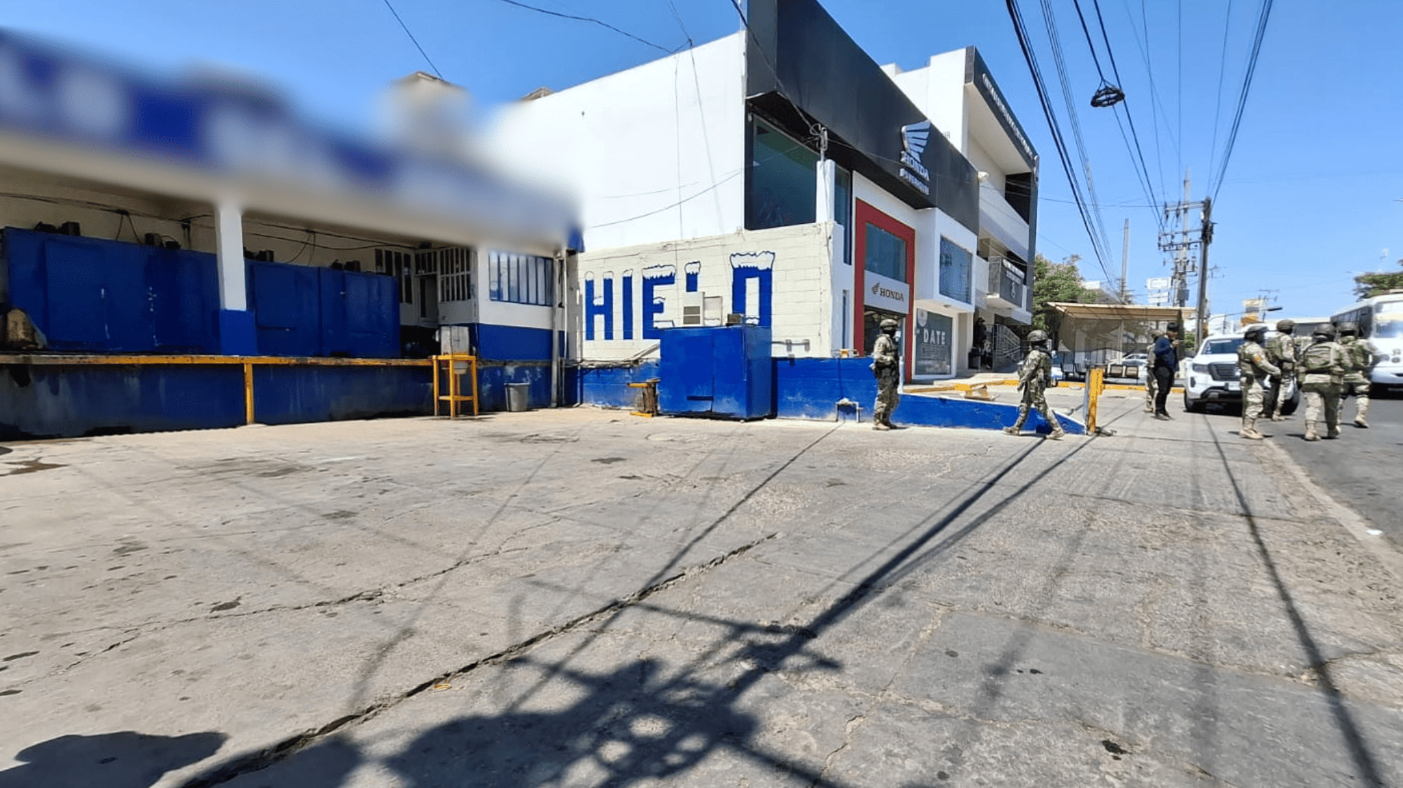 Gatilleros asesinan a balazos a encargado de una hielera en la colonia Las Vegas en Culiacán