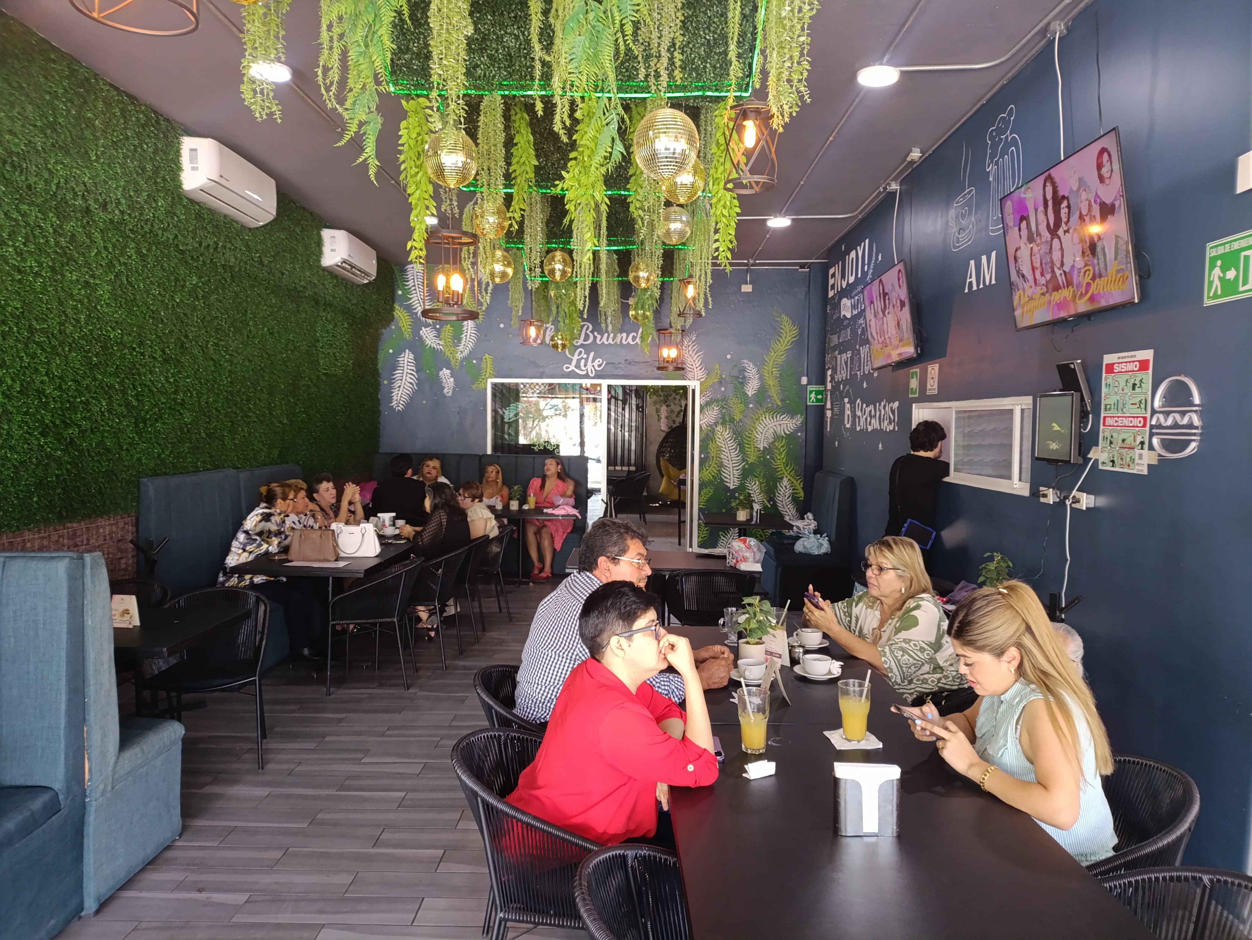 Gran afluencia de mamás en celebran su día en restaurantes de Los Mochis (2)