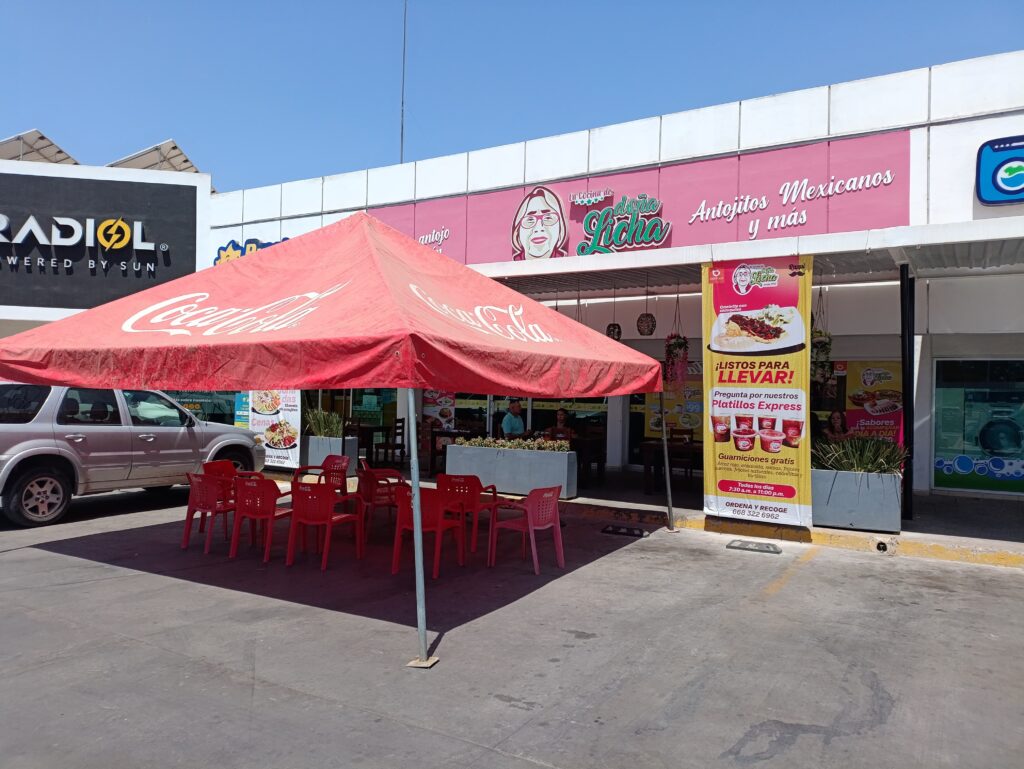 Gran afluencia de mamás en celebran su día en restaurantes de Los Mochis