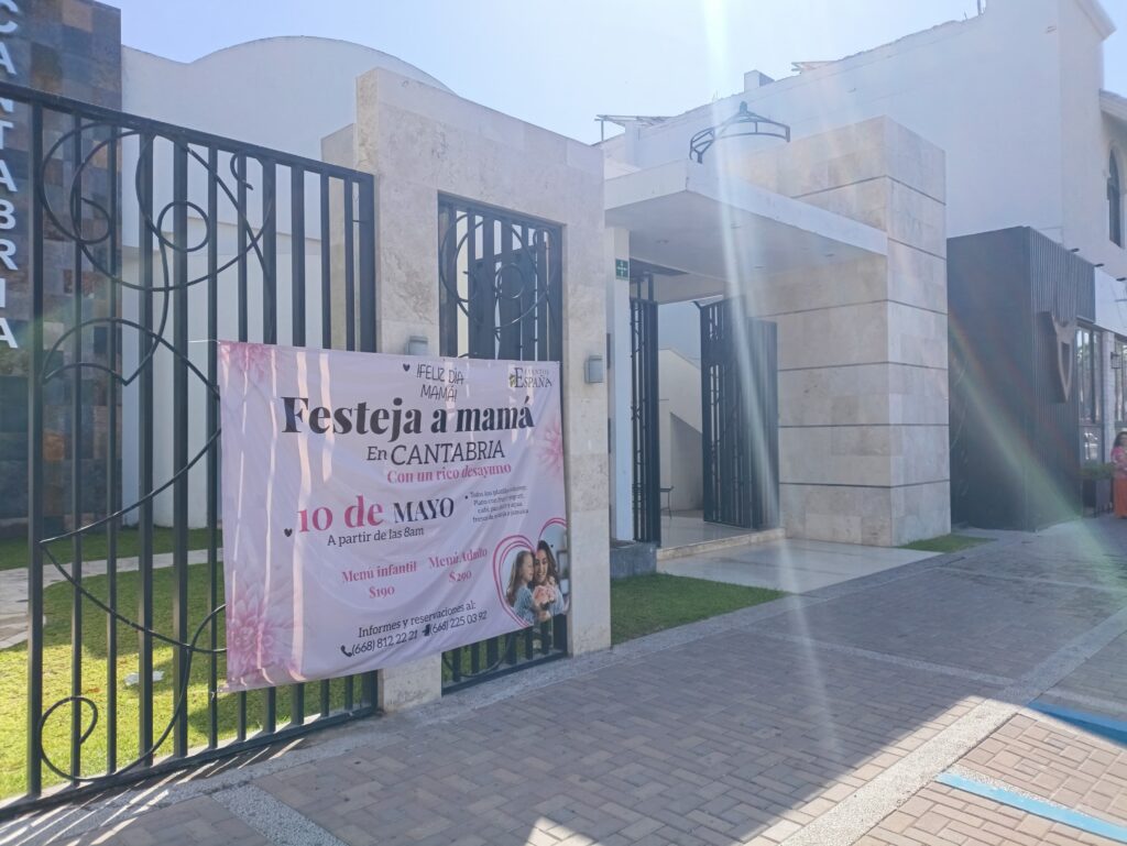 Gran afluencia de mamás en celebran su día en restaurantes de Los Mochis