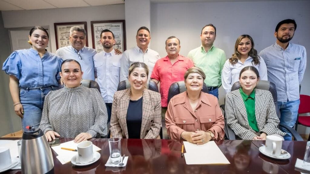 Alcaldesa Cecilia Ramírez reunida con Marina Castro e integrantes de la Intercamaral.