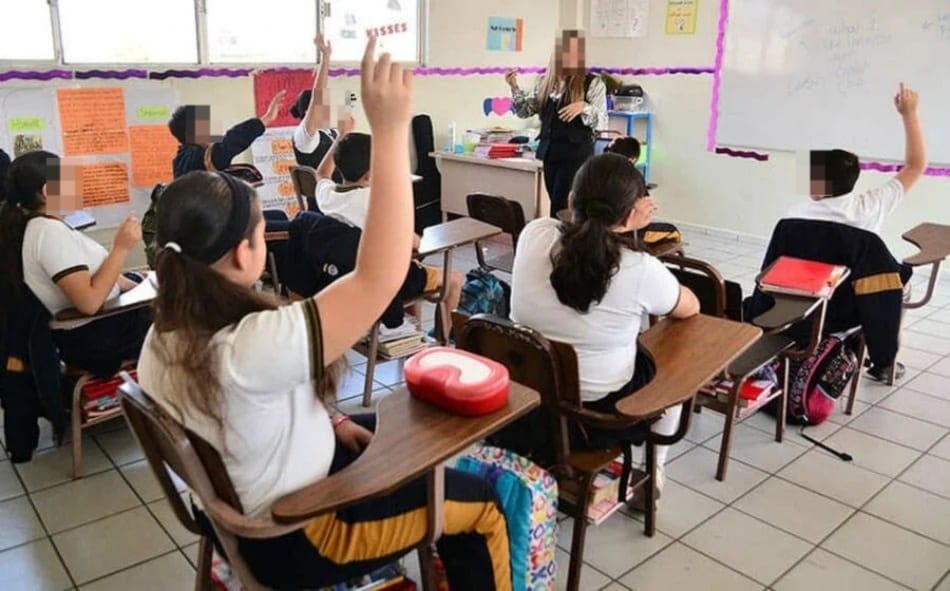 Alumnos del nivel básico en salón de clases