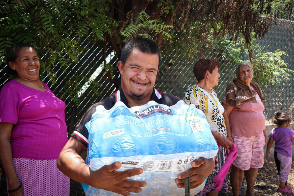 Hasta Culiacancito llegan 6 mil 200 litros de agua para más de 300 familias