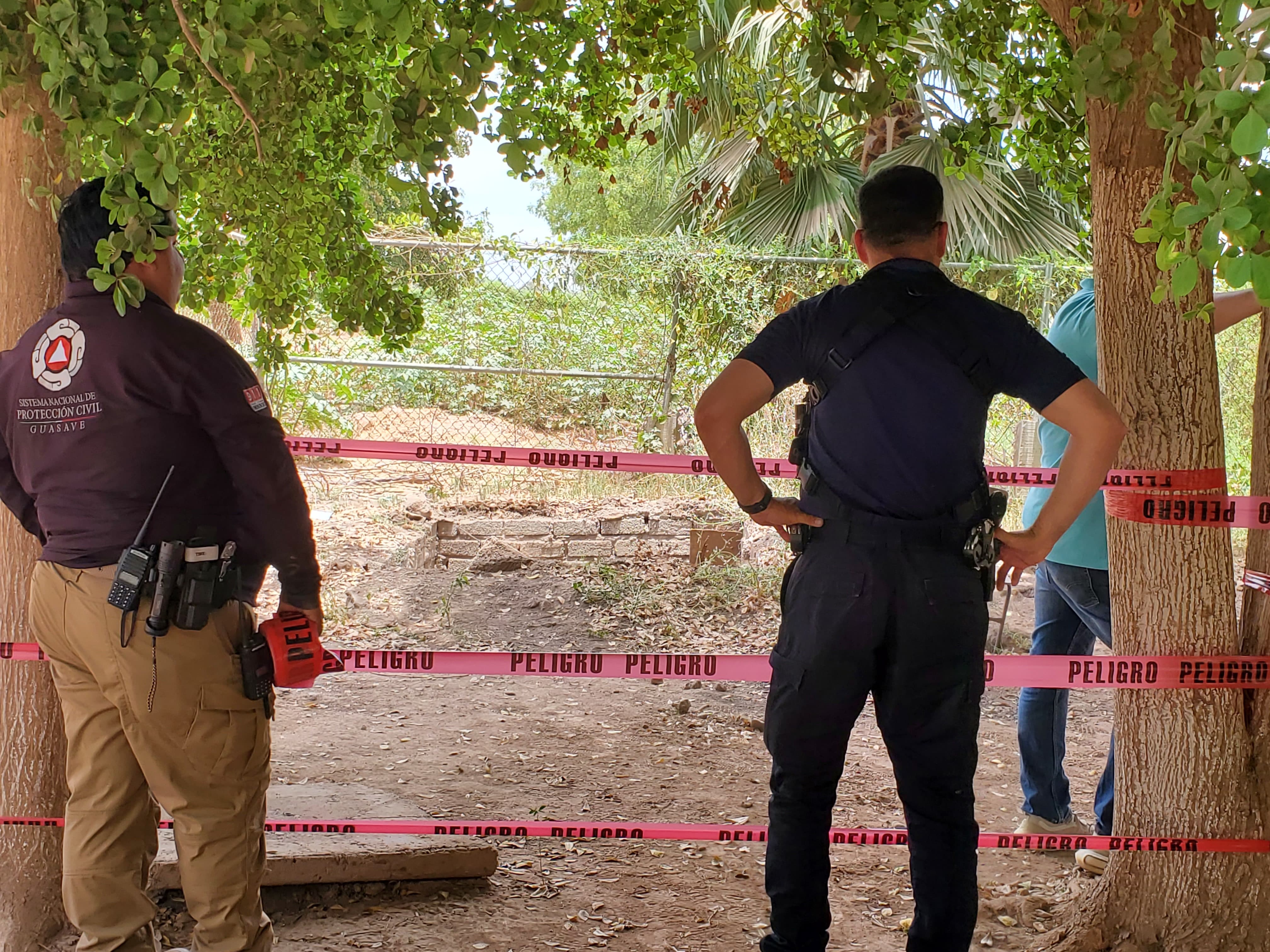 Hermanos de 3 y 5 años, los niños lesionados al caer a una fosa séptica en kínder de Guasave