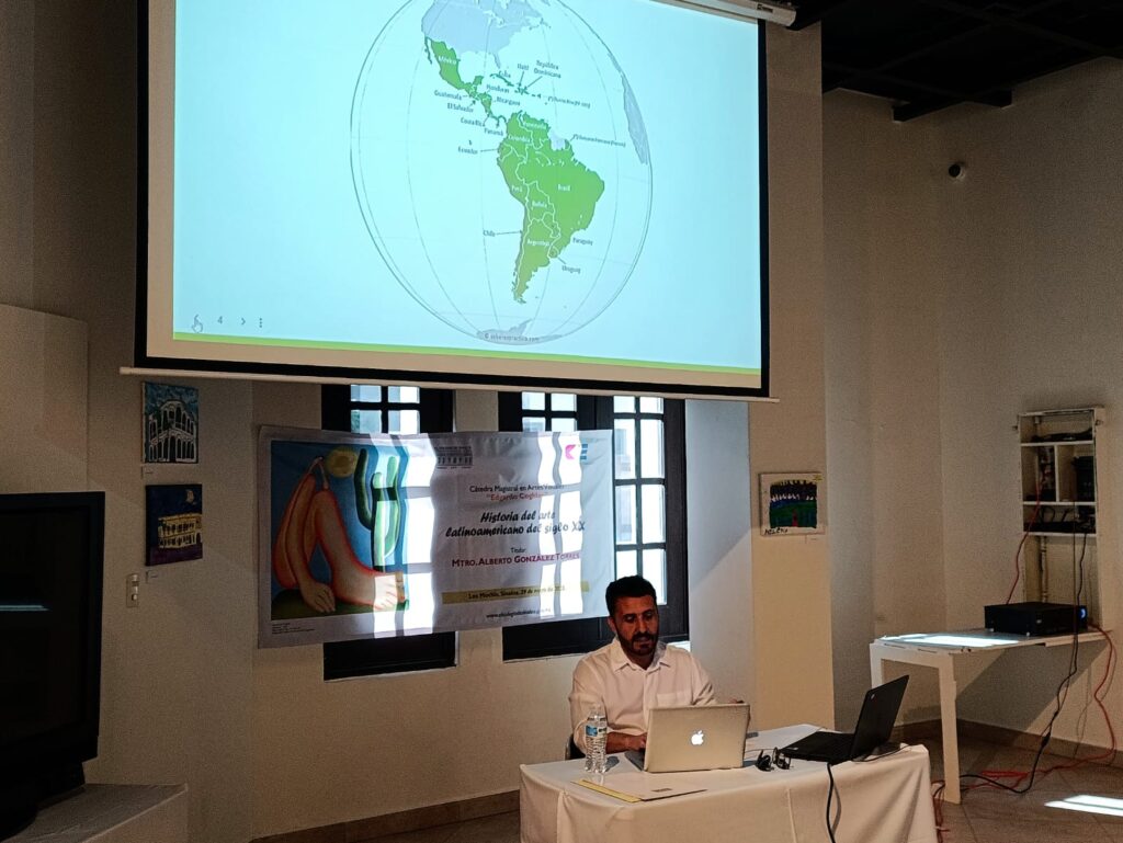 Imparten cátedra magistral Edgardo Coghlan en artes visuales en Los Mochis