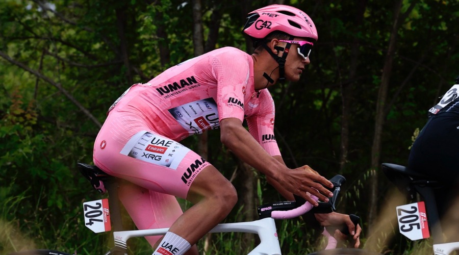 Isaac del Toro extiende su liderato en el Giro de Italia tras la etapa 12