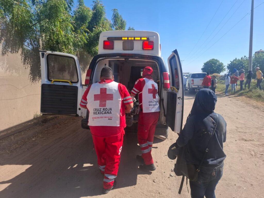 Jornalera agrícola queda lesionada al ser atropellada en Ruiz Cortines, Guasave