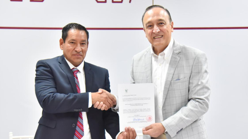 Juan Salvador Romano Casas y el alcalde Antonio Menéndez