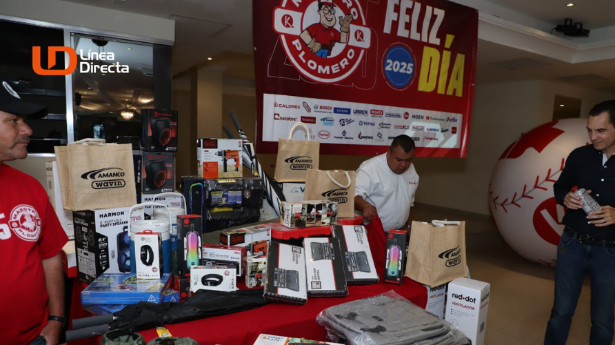 Rifa de regalos por el Día del Plomero