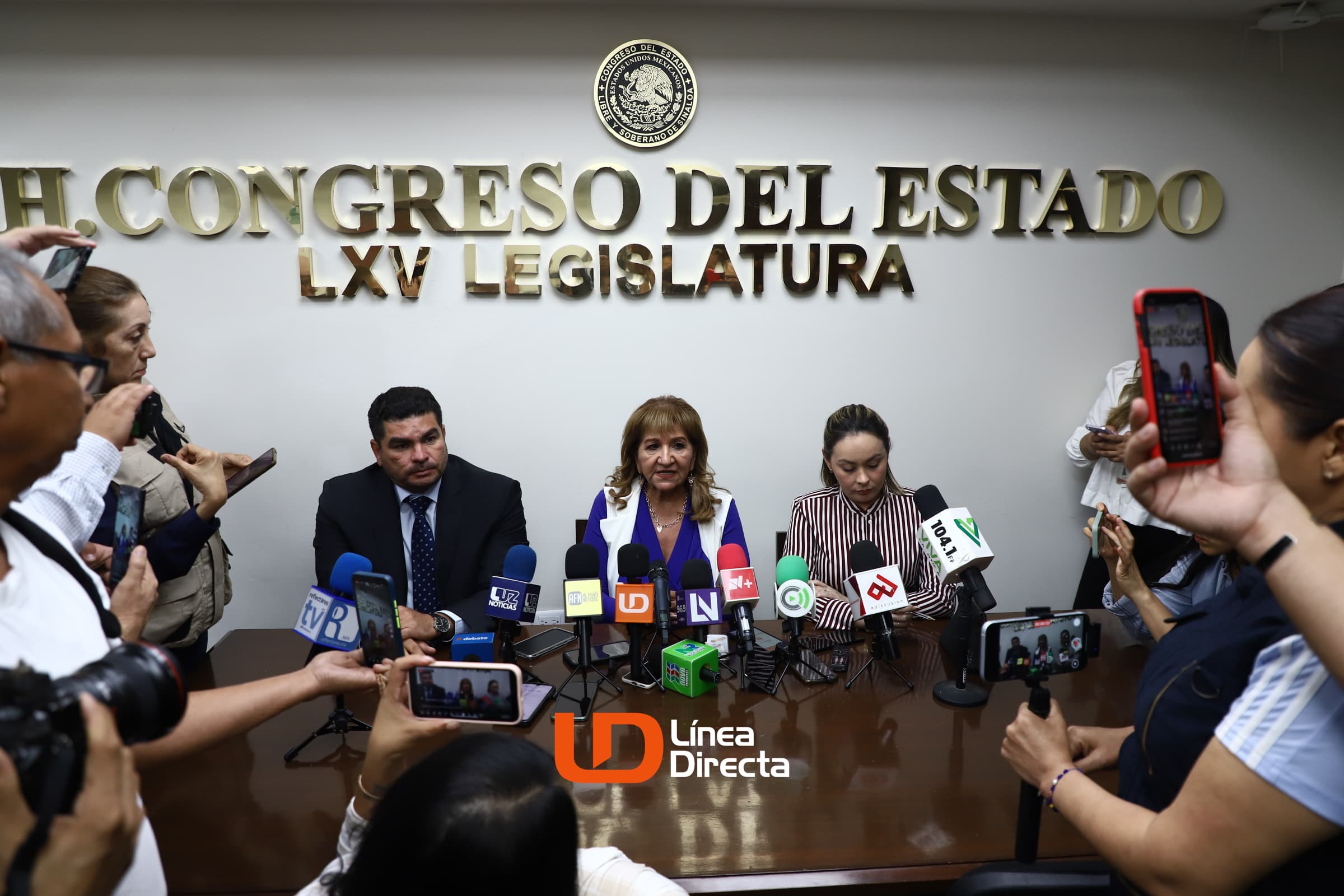 La diputada Tere Guerra da a conocer en conferencia de prensa el desafuero del alcalde de Ahome, Gerardo Vargas Landeros.