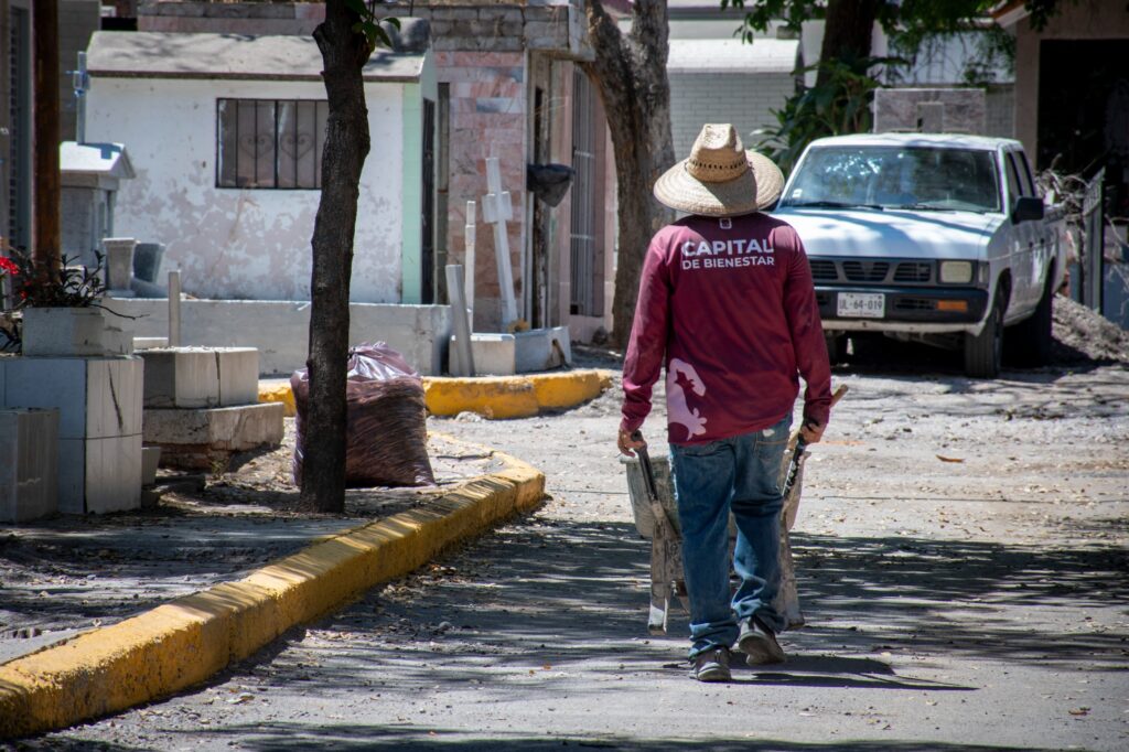 Ayuntamiento de Culiacán ya realiza trabajos de limpieza y restauración en los distintos panteones
