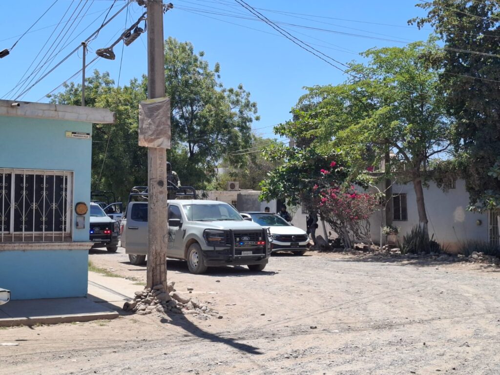 Localizan vehículo abandonado y con impactos de arma en Aguaruto, Culiacán