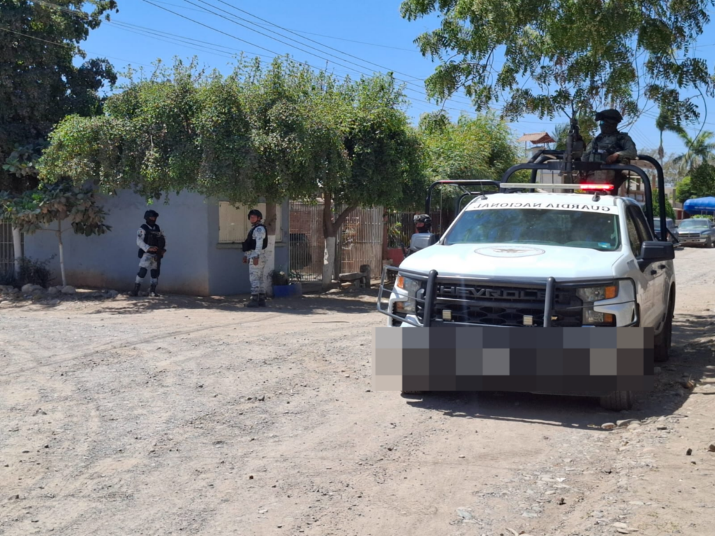 Localizan vehículo abandonado y con impactos de arma en Aguaruto, Culiacán