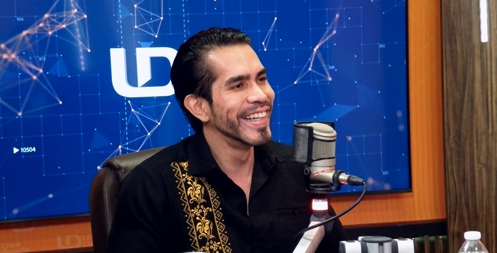 Luis Fernando Ríos García, candidato a juez federal, en el estudio de Línea Directa.