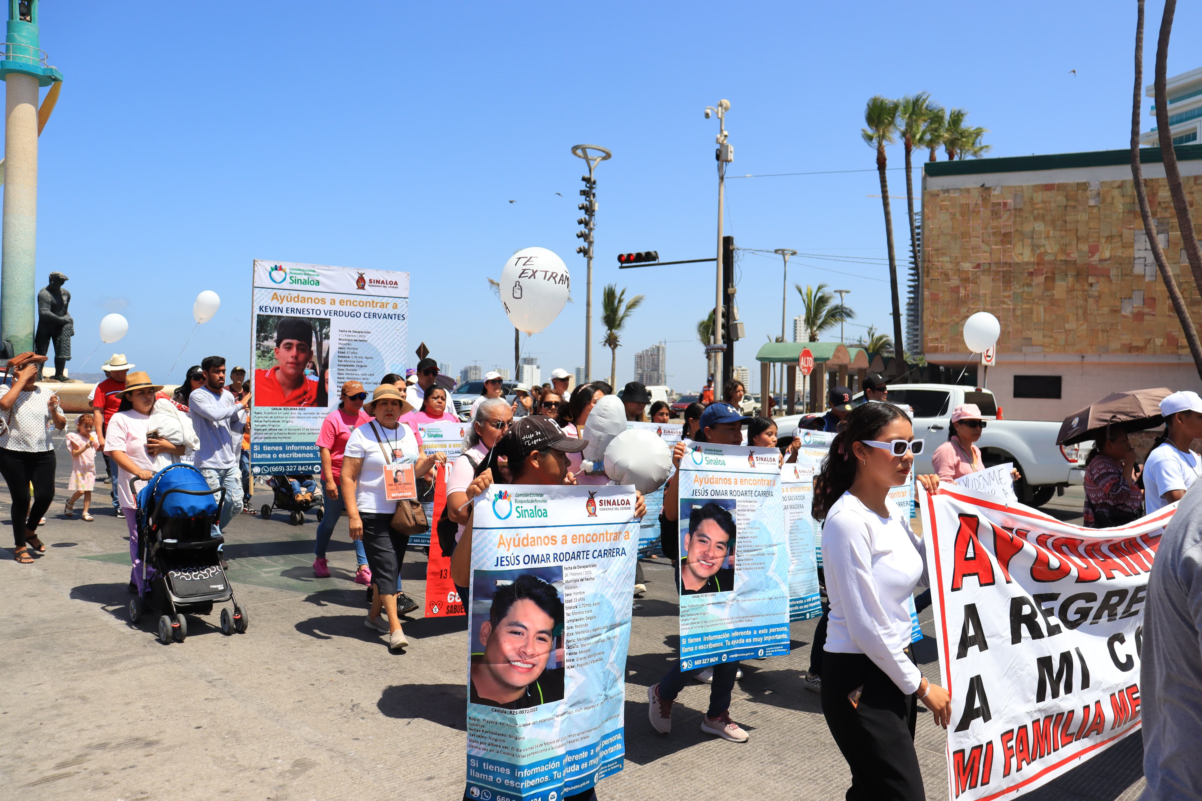 Madres buscadoras marchan por el regreso de sus hijos en Mazatlán
